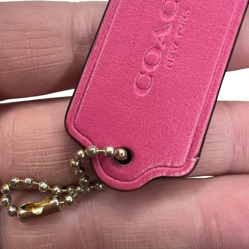 Coach New York pink Fuchsia smooth Leather Key Holder Keytag - Picture 2 of 8